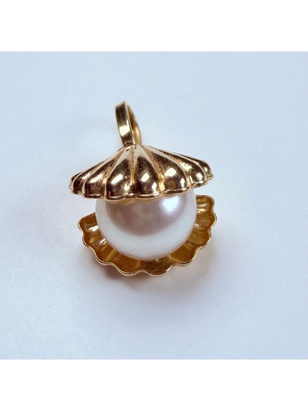 18K Solid Yellow Gold Seashell 7.5MM Pearl Designer Gold Art VTG Pendant Italy - Picture 2 of 7